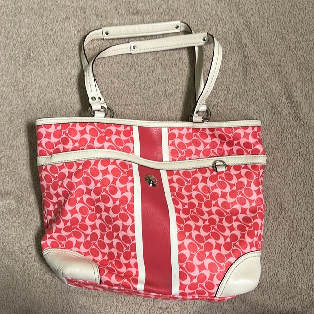 Coach tote with pockets